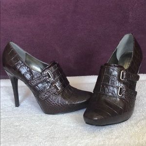 New - Guess High Heel Brown Alligator Patter